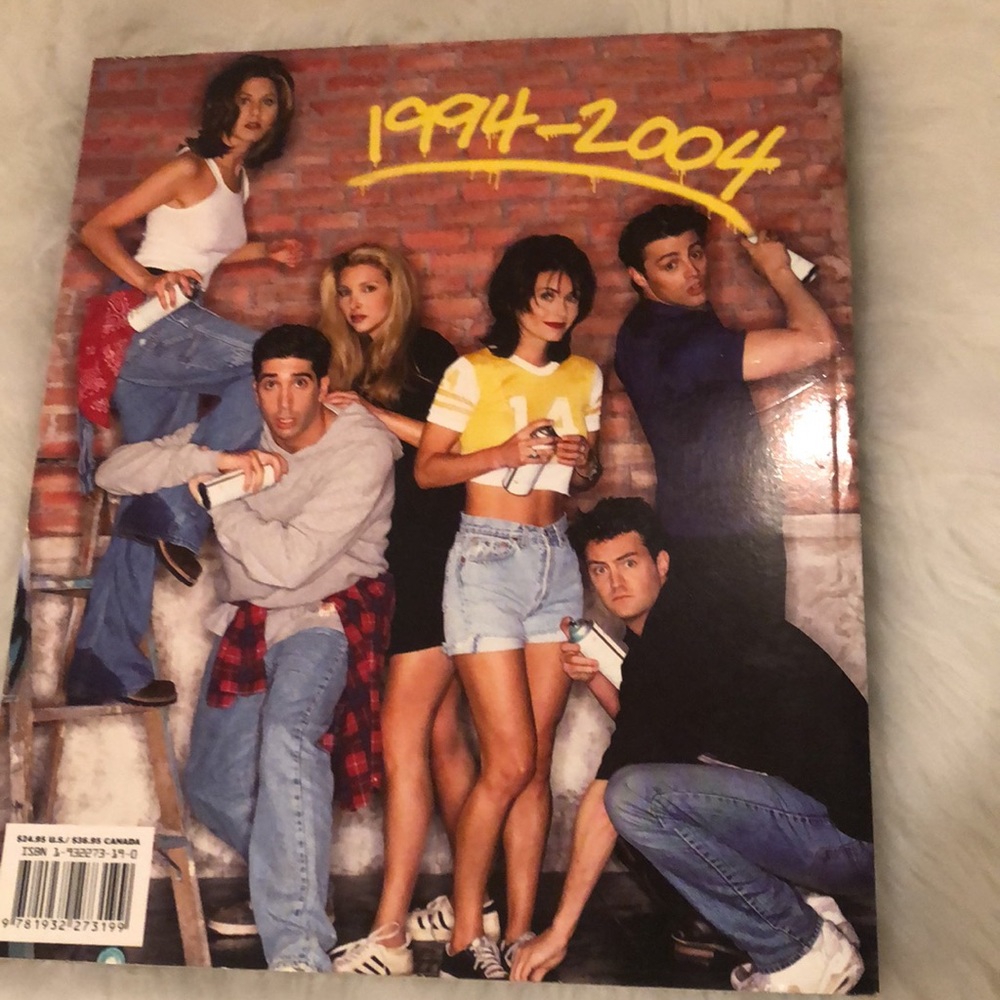 FRIENDS Collector’s Edition 2004 Book, Photo Clip Frame and Coffee Mug - Picture 9 of 12